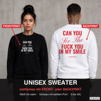 Can you see the fuck you in my smile? – Pullover wahlweise mit Front- oder Backprint, Paar vor Betonwand