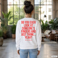 Do you ever look at someone’s fingers and just think... yeah – weißer Pullover mit rotem Backprint, Damen im Loft