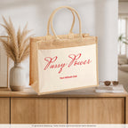 Pussy Power – Jutetasche mit Spruch, auf dem Sideboard im Flur