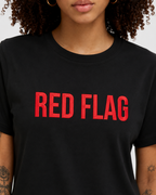 RED FLAG – besticktes Damen Shirt, freches Statement T-Shirt, Dating Humor, Geschenk für Freundin, Bio-Baumwolle, Weiß oder Schwarz