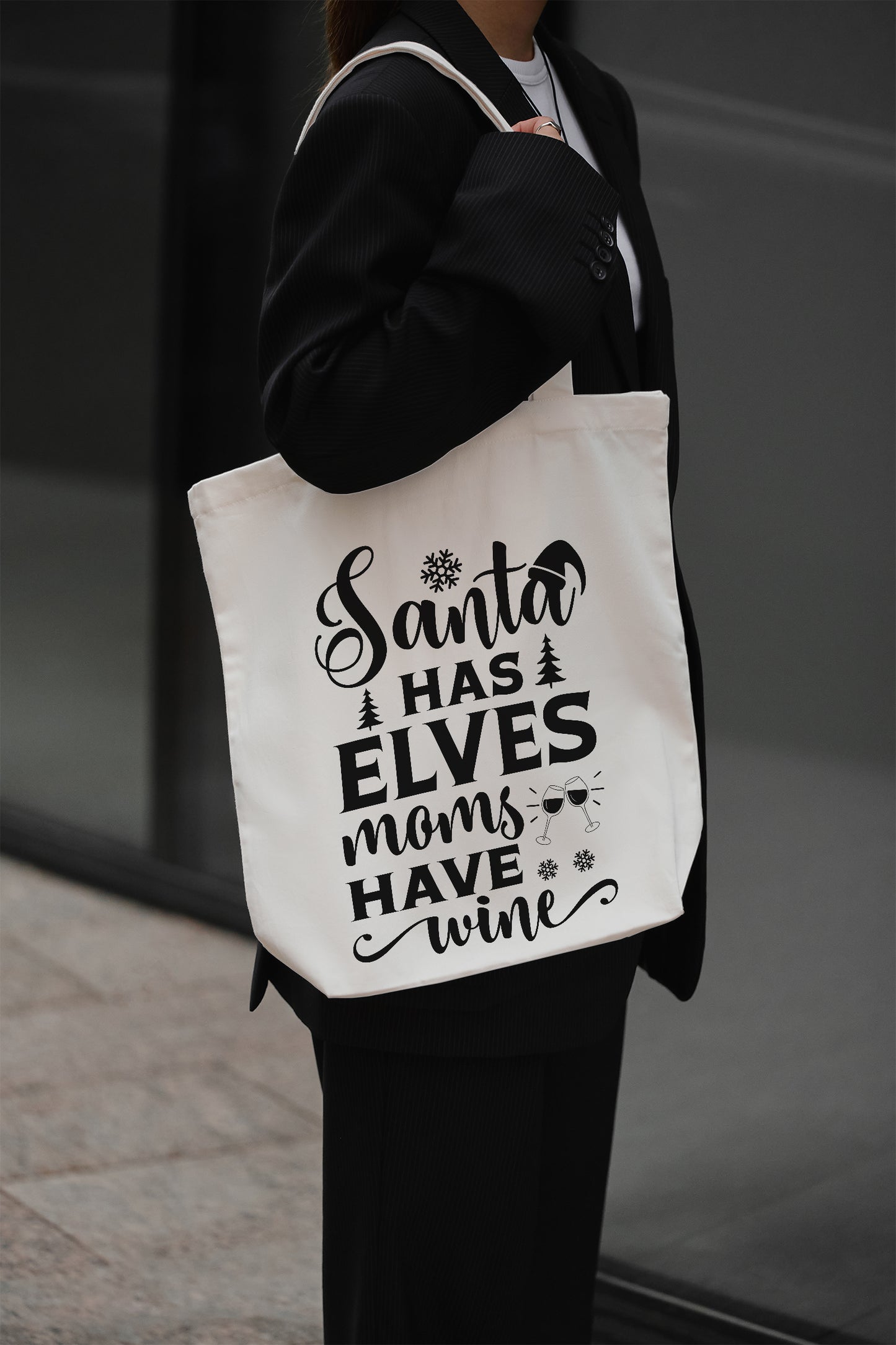 Santa has elves moms have wine Baumwollbeutel 38x42 cm mit langen Henkeln, Stofftasche bedruckt, Einkaufstasche Weihnachten, DTF Bügelbild, Geschenkidee