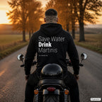 Save Water Drink Martinis – schwarzer Hoodie mit weißem Backprint, Herren auf dem Motorrad