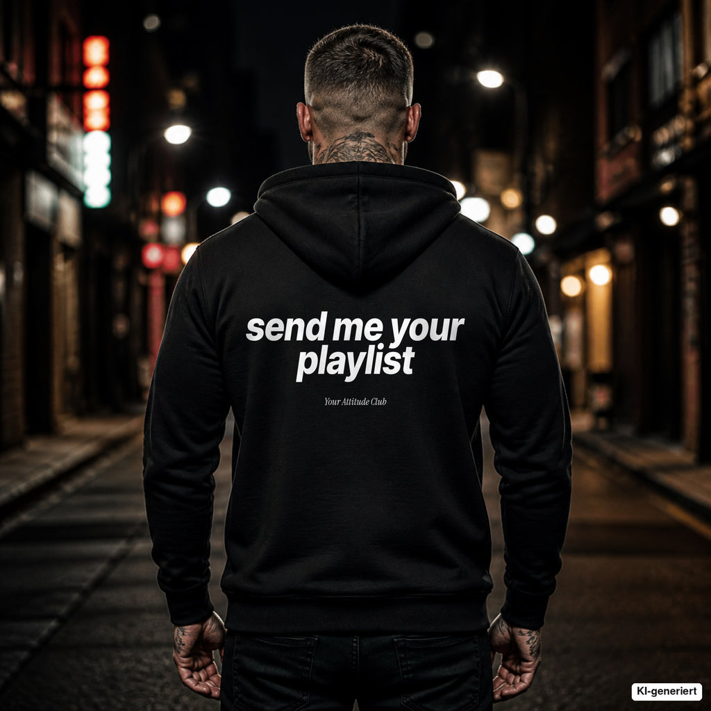 Send Me Your Playlist – schwarzer Hoodie mit weißem Backprint, Herren in der Stadt bei Nacht