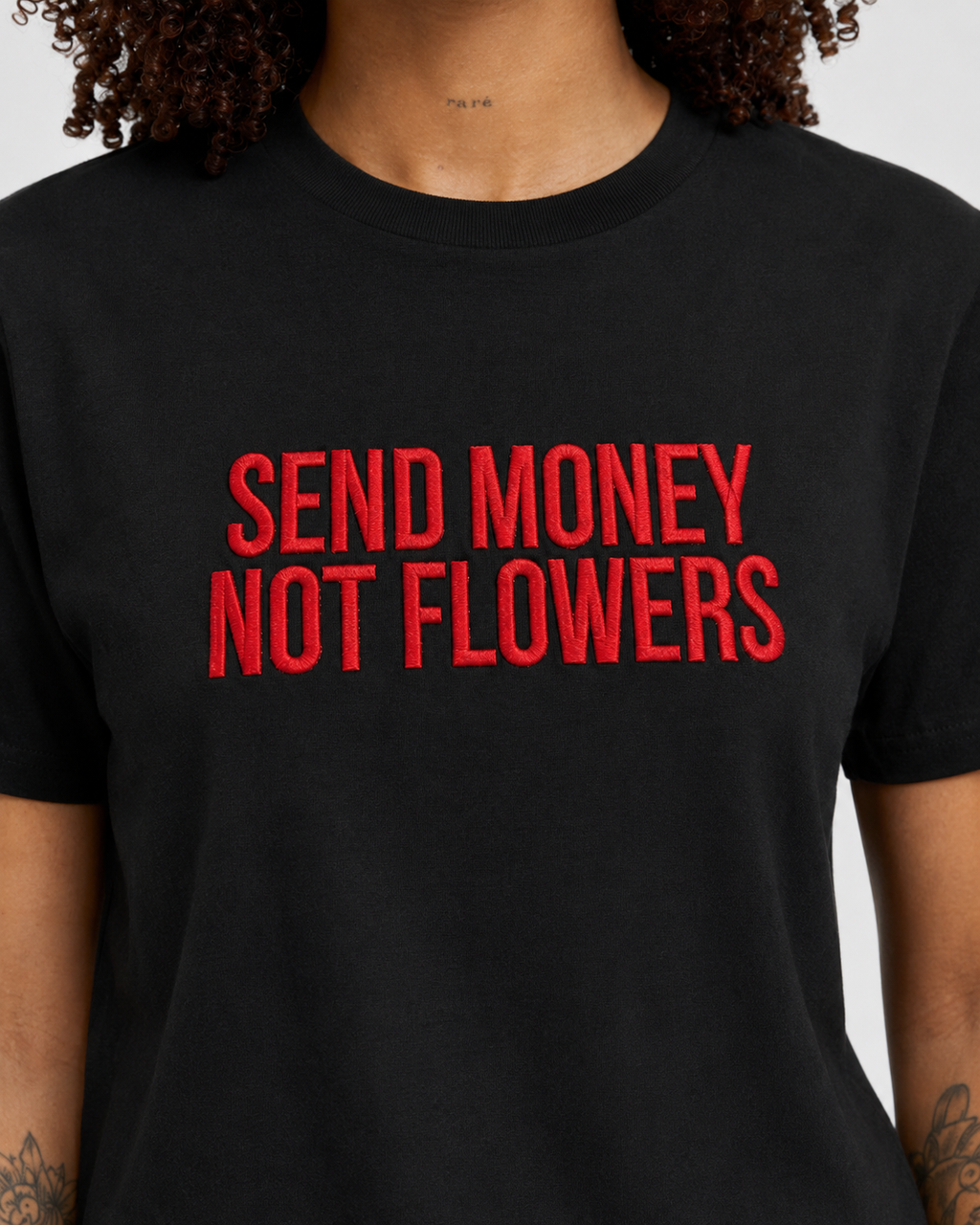 SEND MONEY NOT FLOWERS – besticktes Damen Shirt, freches Statement T-Shirt, Geschenk für Freundin, Bio-Baumwolle, Weiß oder Schwarz