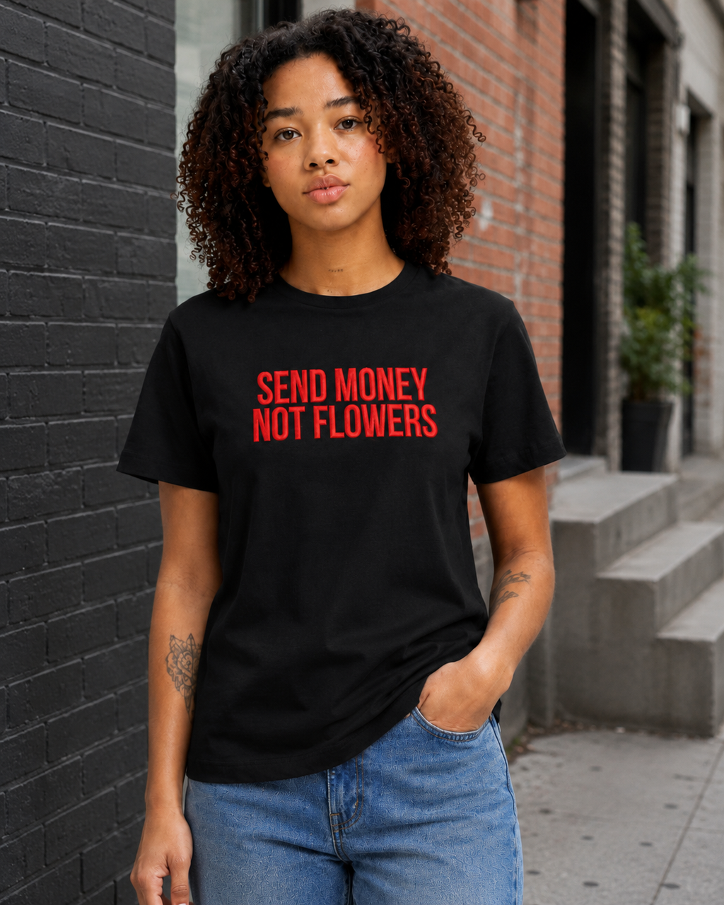 SEND MONEY NOT FLOWERS – besticktes Damen Shirt, freches Statement T-Shirt, Geschenk für Freundin, Bio-Baumwolle, Weiß oder Schwarz