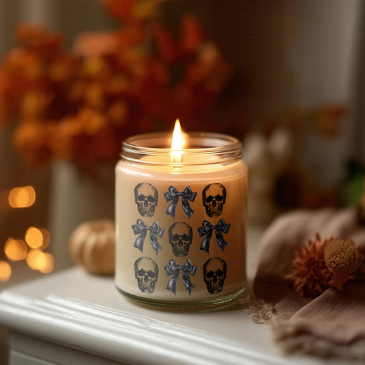 Schädel Kerze mit Schleifen Halloween Deko Duftkerze Glas vegan Sojawachs, Gothic Candle, Herbstkerze spooky Geschenkidee Frauen