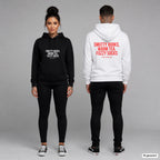 Smutty books, warm tea, fuzzy socks – Hoodie unisex mit Frontprint (Frau, Schwarz) und Backprint (Mann, Weiß)