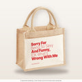 Sorry For Being So Sexy And Funny, IDK What’s Wrong With Me – Jutetasche mit Spruch, kleine Jutetasche 26 × 22 cm