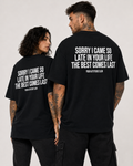 SORRY I CAME SO LATE IN YOUR LIFE THE BEST COMES LAST – Schwarzes Oversize Unisex Shirt, lustiger Spruch, Statement Shirt, Geschenk für Partner & Freunde