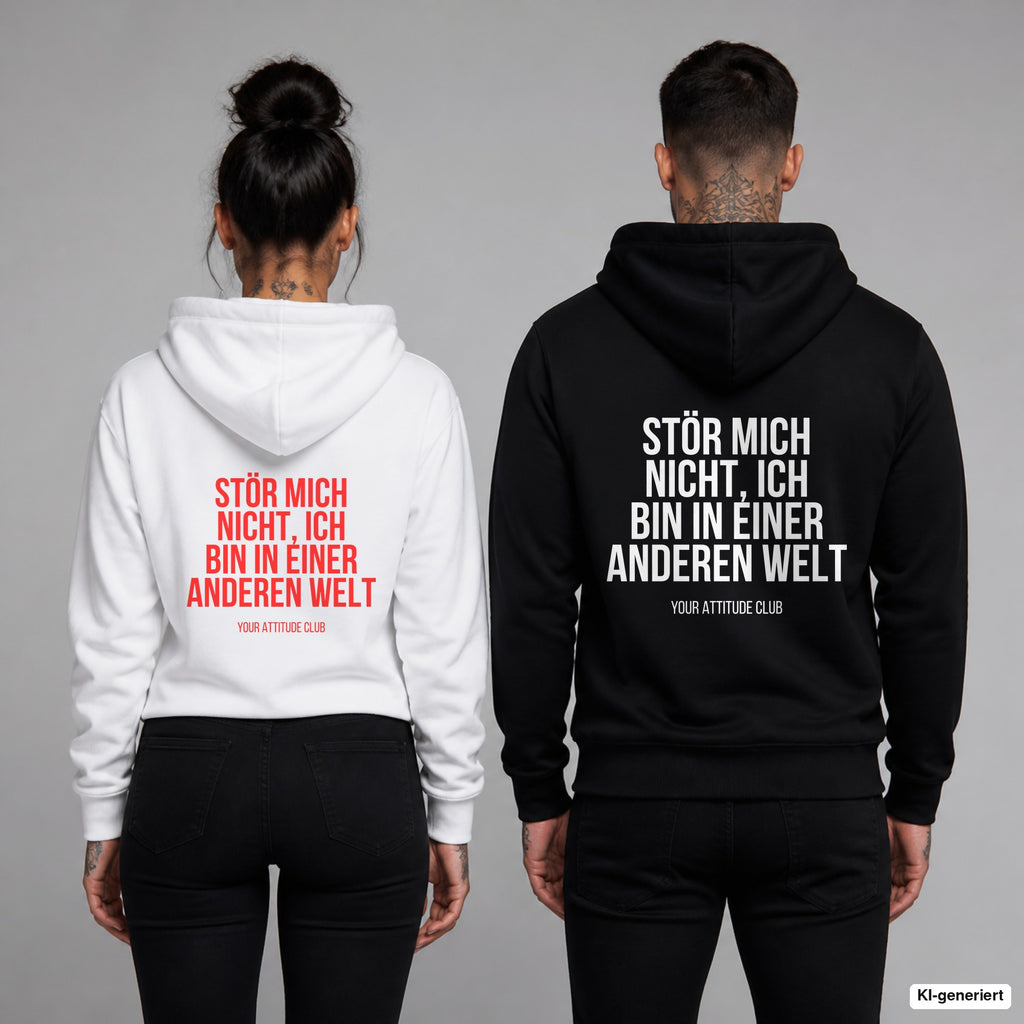 Stör mich nicht, ich bin in einer anderen Welt – Hoodie mit Backprint, Frau in Weiß mit rotem und Mann in Schwarz mit weißem Aufdruck