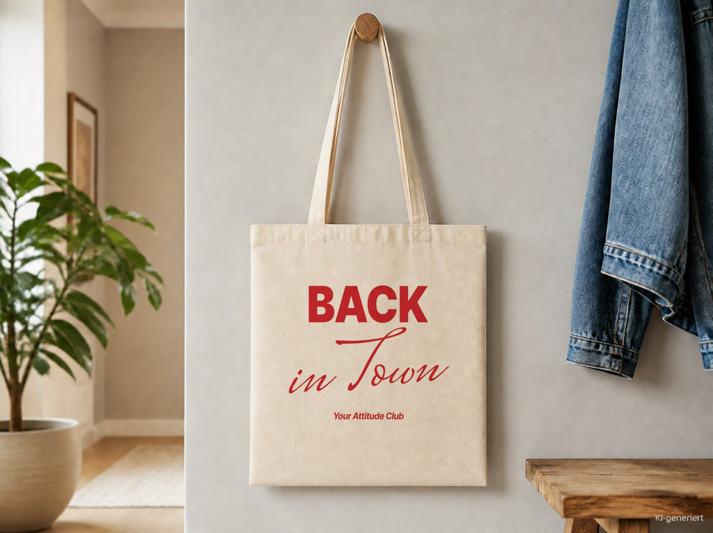 Back in Town – Stoffbeutel mit Spruch natur mit rotem Aufdruck, Detailansicht