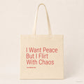 I Want Peace But I Flirt With Chaos – Stoffbeutel mit Spruch natur mit rotem Aufdruck, Produktansicht