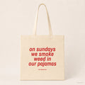 On Sundays we smoke weed in our pajamas – Stoffbeutel mit Spruch natur mit rotem Aufdruck, Produktansicht