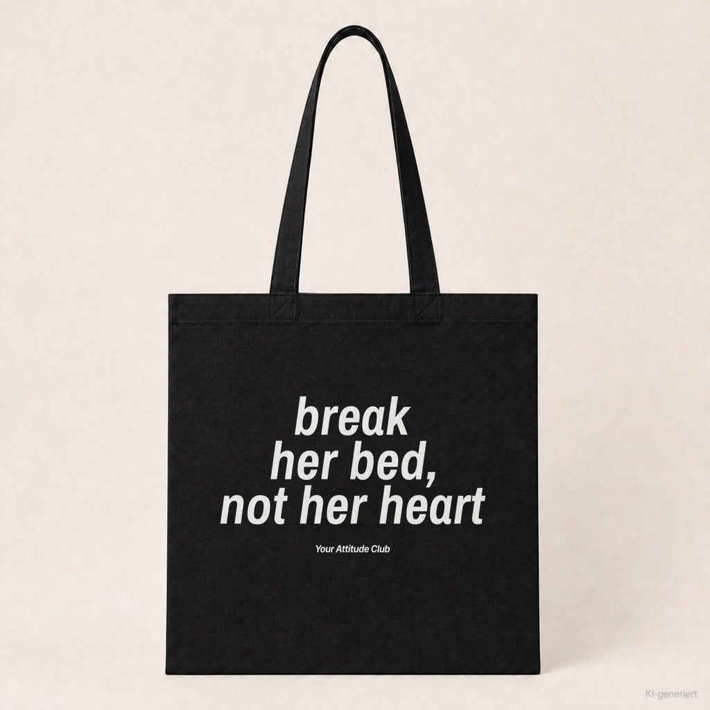 Break Her Bed, Not Her Heart – Stoffbeutel mit Spruch schwarz mit weißem Aufdruck, Produktansicht