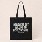 Introvert but willing to discuss smut – Stoffbeutel mit Spruch schwarz mit weißem Aufdruck, Produktansicht