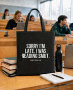 Sorry I'm late. I was reading smut. – Stoffbeutel mit Spruch schwarz mit weißem Aufdruck, in der Uni