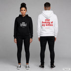 Stop Looking At My Kitties – Hoodie unisex mit Frontprint (Frau, Schwarz) und Backprint (Mann, Weiß)