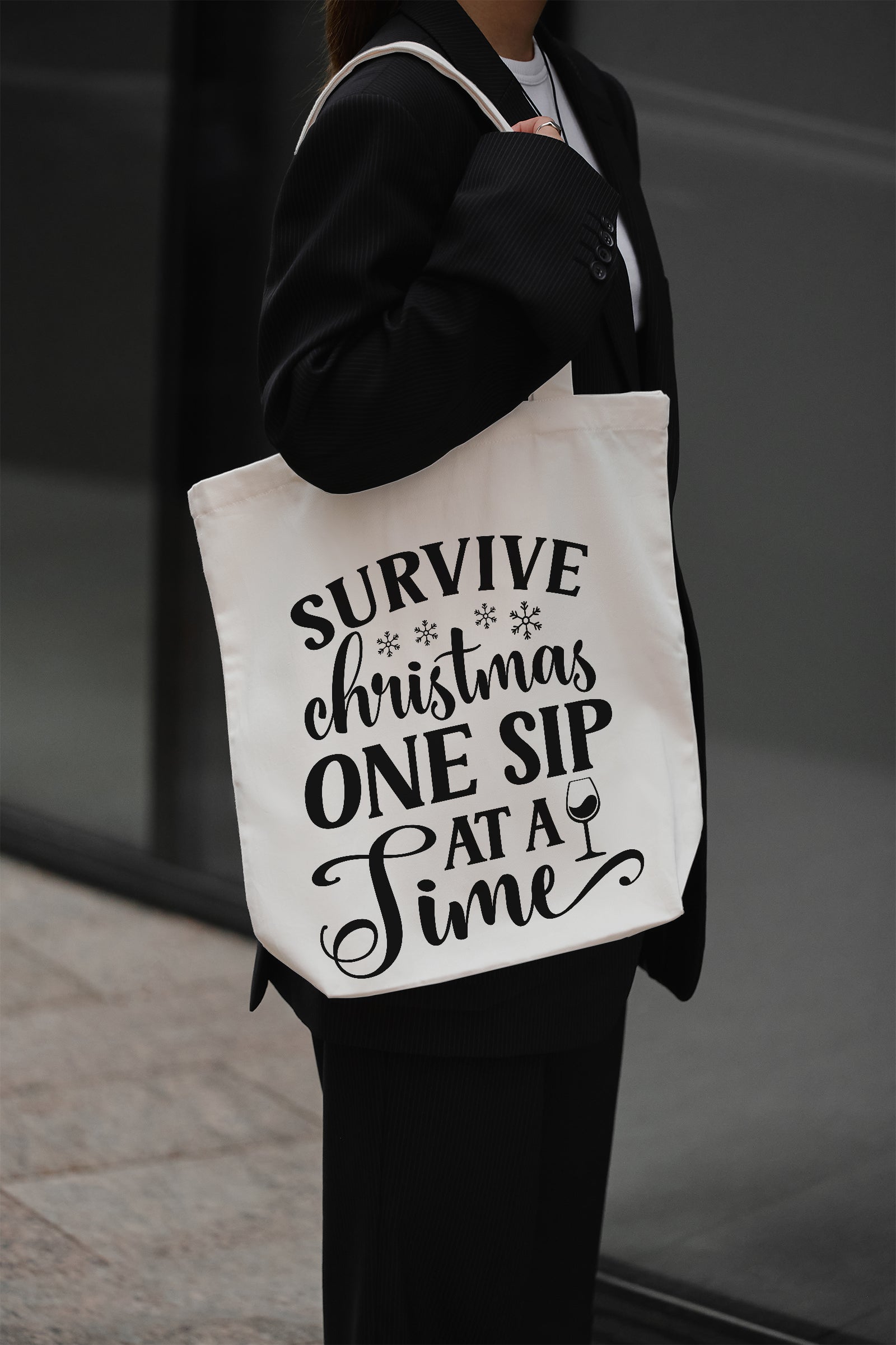 Survive Christmas one sip at a time Baumwollbeutel 38x42 cm mit langen Henkeln, Stofftasche bedruckt, Einkaufstasche Weihnachten, DTF Bügelbild, Geschenkidee