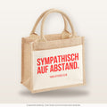 Sympathisch auf Abstand. – Jutetasche mit Spruch, kleine Jutetasche 26 × 22 cm
