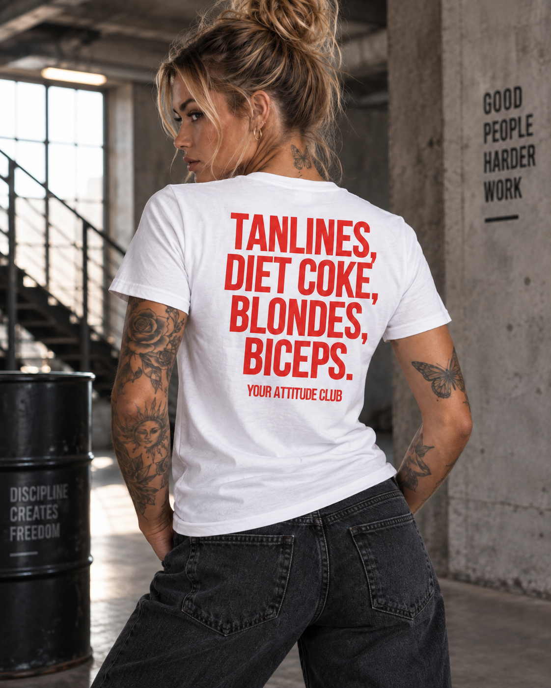 TANLINES, DIET COKE, BLONDES, BICEPS. – Unisex Statement T-Shirt Weiß mit rotem Backprint | freches Sprüche Shirt