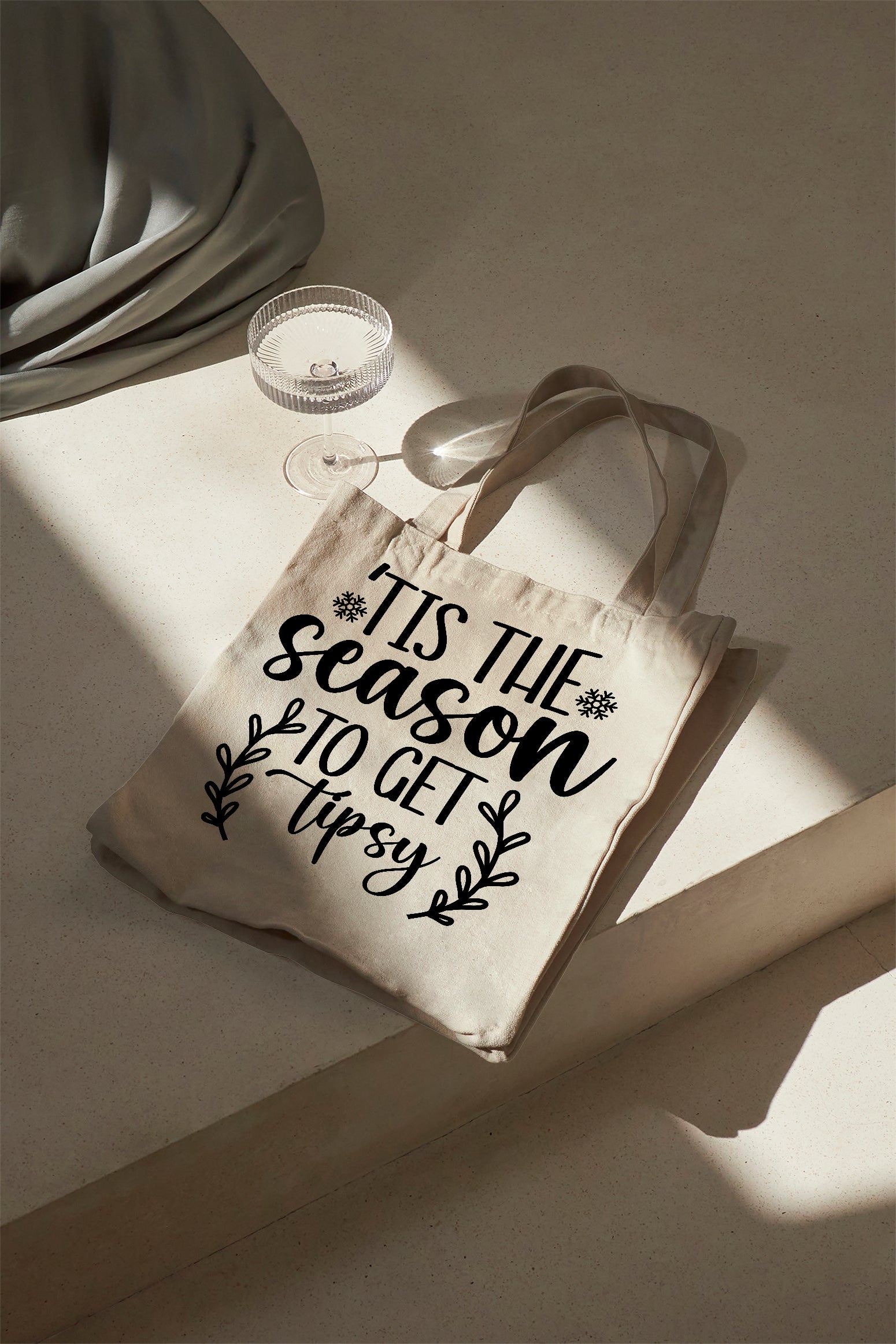 Tis the season to get tipsy Baumwollbeutel 38x42 cm mit langen Henkeln, Stofftasche bedruckt, Einkaufstasche Weihnachten, Geschenkidee, DTF Bügelbild