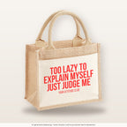 Too lazy to explain myself just judge me – Jutetasche mit Spruch, kleine Jutetasche 26 × 22 cm