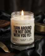 Turn Around I’m Not Done With You Yet | Kinky Kerze, sexy Geschenk, freches Geschenk für Erwachsene, Sojawachs, vegan, handgemacht