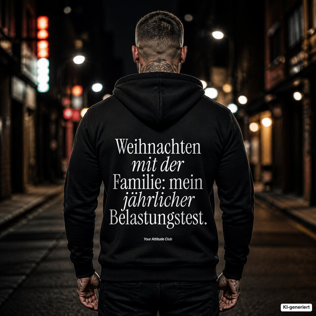 Weihnachten mit der Familie: mein jährlicher Belastungstest – schwarzer Hoodie mit weißem Backprint, Herren in der Stadt bei Nacht