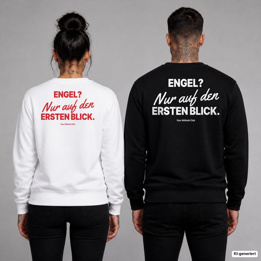 Engel? Nur auf den ersten Blick – Weihnachtspullover mit Backprint, Frau in Weiß mit rotem und Mann in Schwarz mit weißem Aufdruck