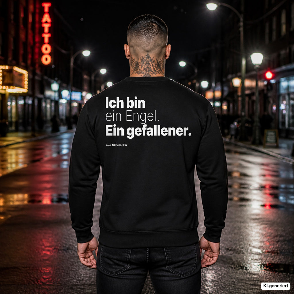 Ich bin ein Engel. Ein gefallener – schwarzer Weihnachtspullover mit weißem Backprint, Herren in der Stadt bei Nacht