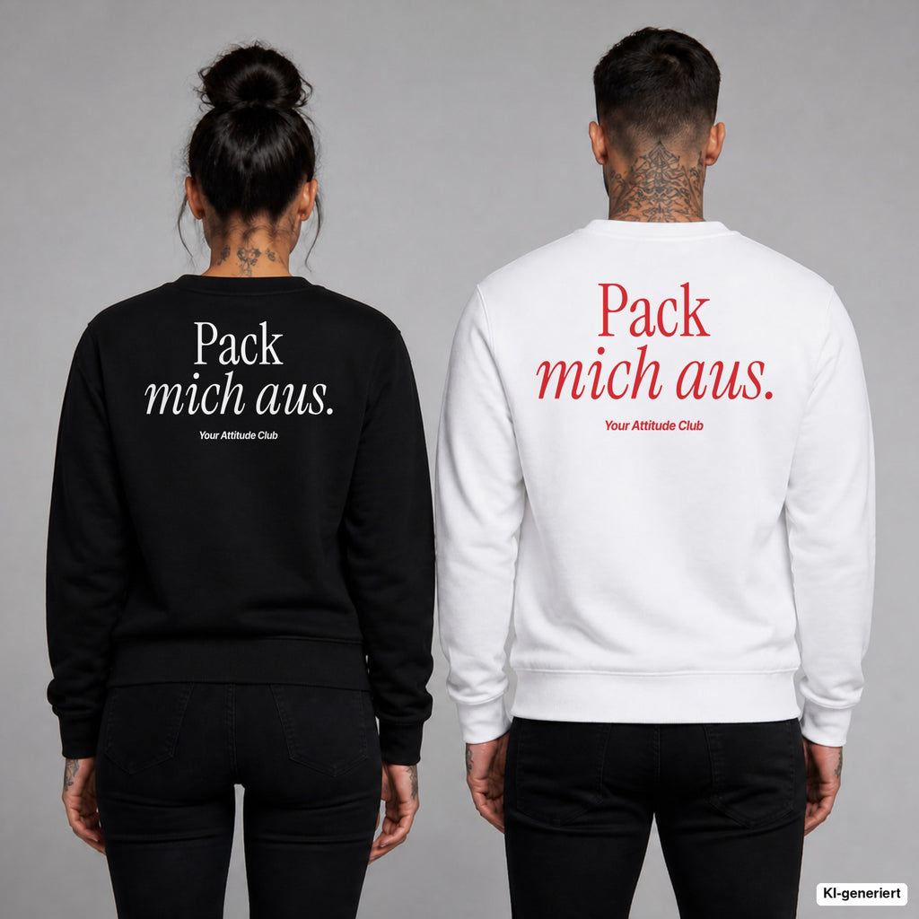 Pack mich aus – Weihnachtspullover mit Backprint, Frau in Schwarz und Mann in Weiß