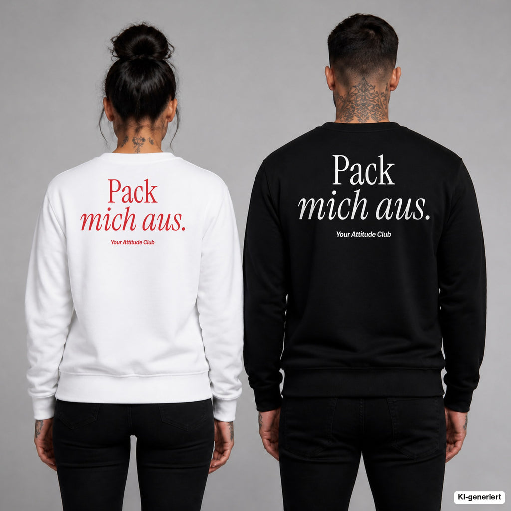 Pack mich aus – Weihnachtspullover mit Backprint, Frau in Weiß mit rotem und Mann in Schwarz mit weißem Aufdruck