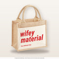 Wifey Material – Jutetasche mit Spruch, kleine Jutetasche 26 × 22 cm