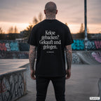 Kekse gebacken? Gekauft und gelogen. – schwarzes Oversize T-Shirt mit weißem Backprint, Herren
