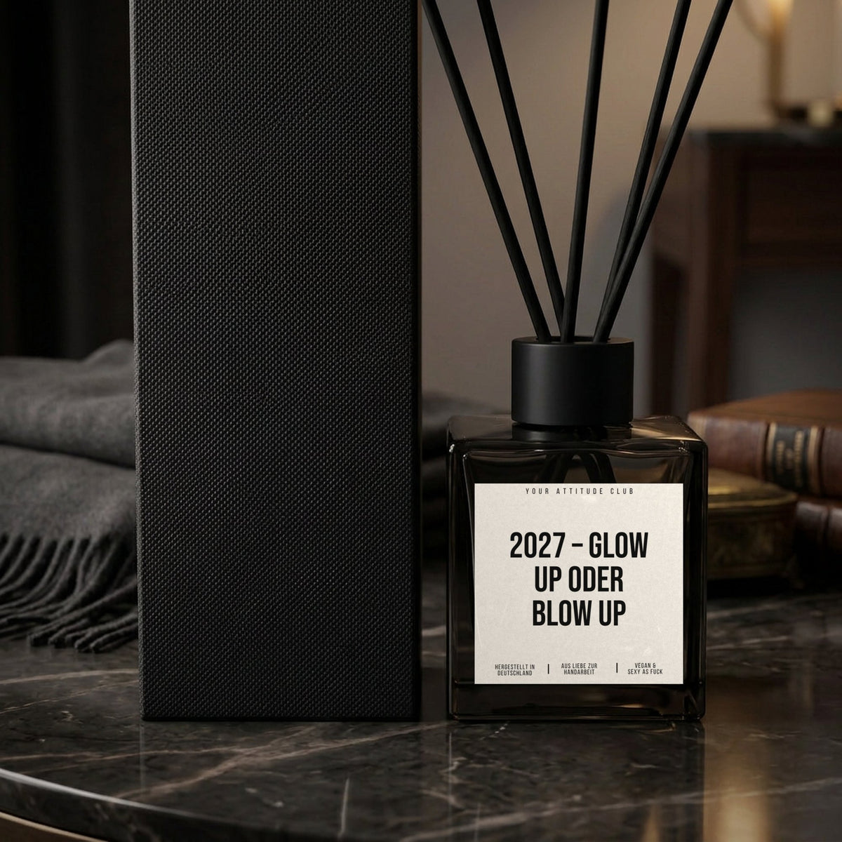 Diffusor 2027 – Glow up oder Blow up Nahaufnahme weißes Etikett