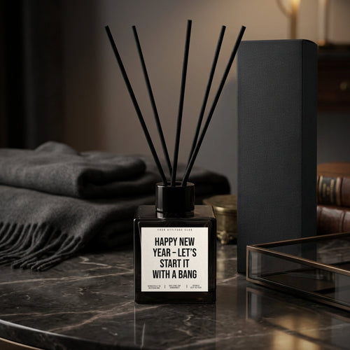 Duftdiffusor mit Spruch Happy New Year – let’s start it with a bang. – weißes strukturiertes Etikett