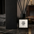 Diffusor I need vitamin cash Nahaufnahme weißes Etikett