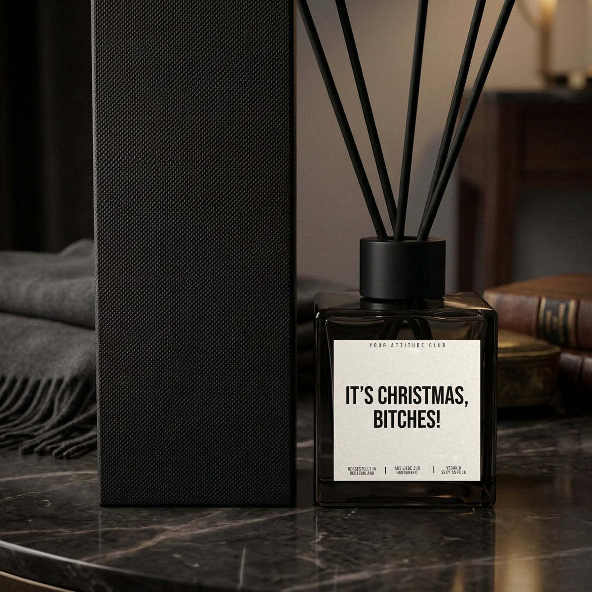 Diffusor It’s Christmas, bitches! Nahaufnahme weißes Etikett
