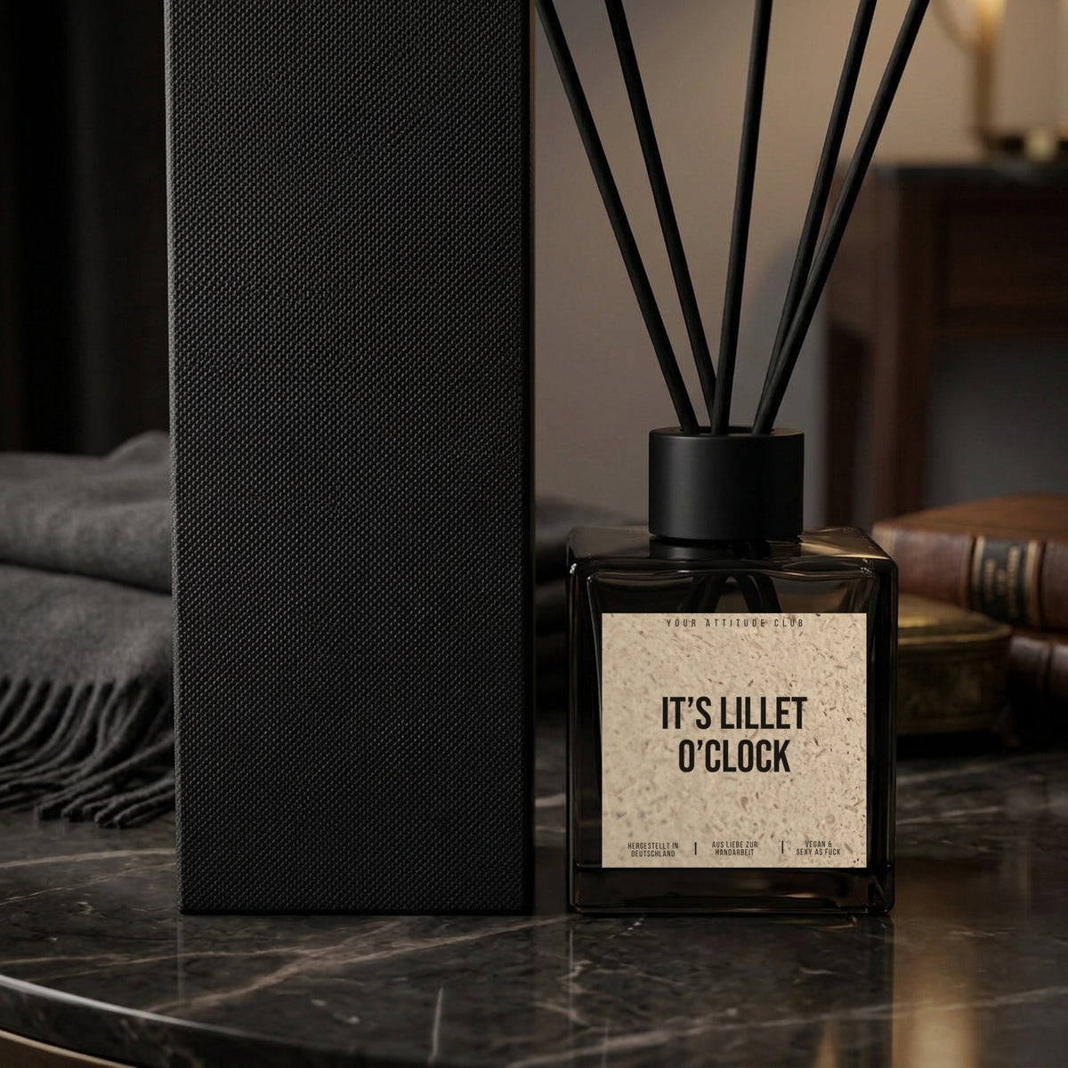 Diffusor It’s Lillet o’clock Nahaufnahme Naturgras-Etikett