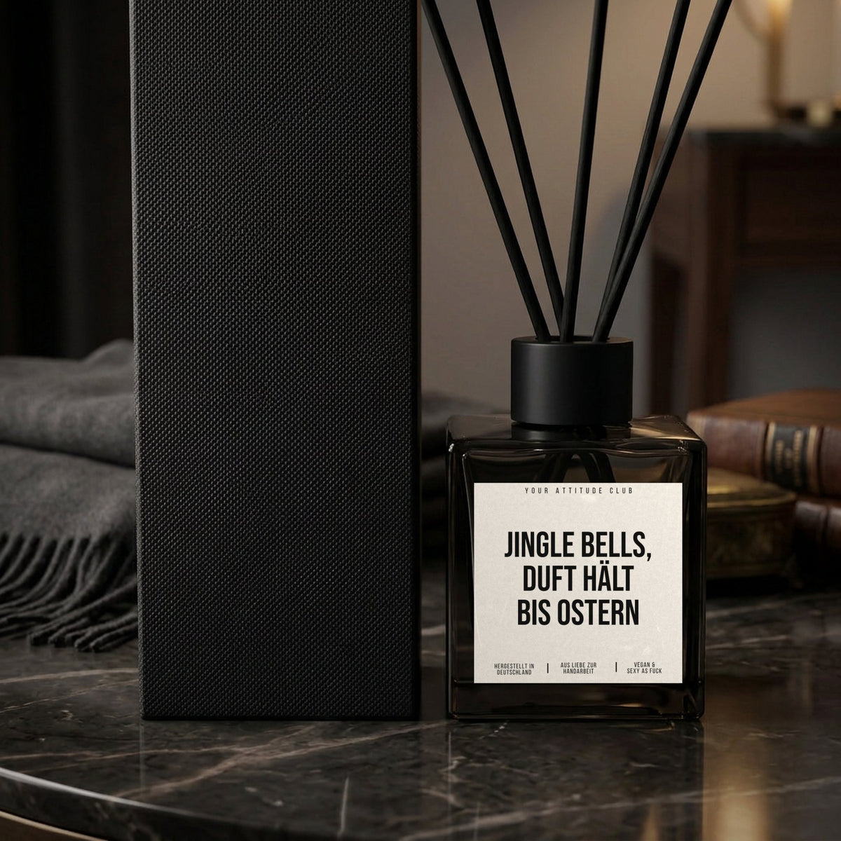 Diffusor Jingle bells, Duft hält bis Ostern. Nahaufnahme weißes Etikett