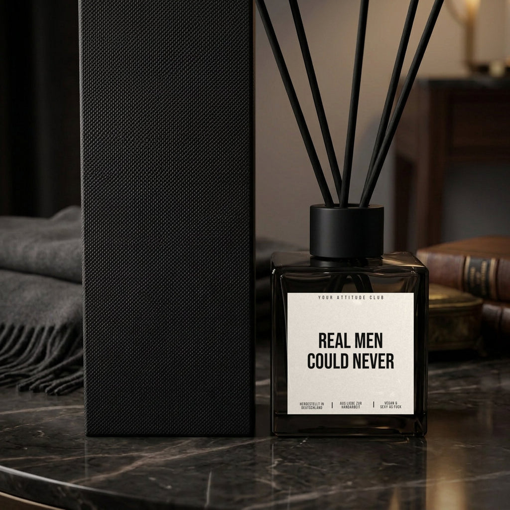 Diffusor REAL MEN COULD NEVER Nahaufnahme weißes Etikett