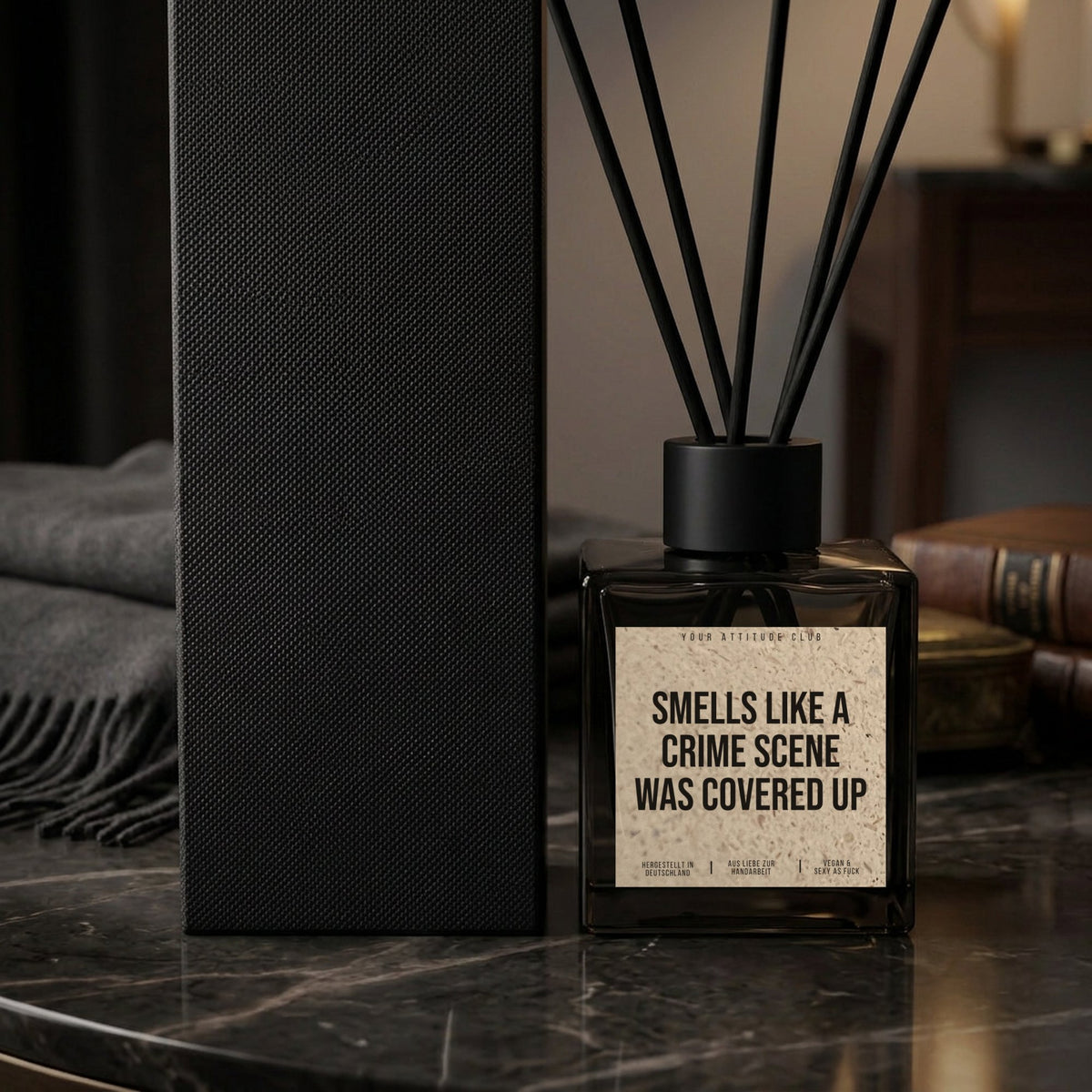 Diffusor Smells like a crime scene was covered up. Nahaufnahme Naturgras-Etikett
