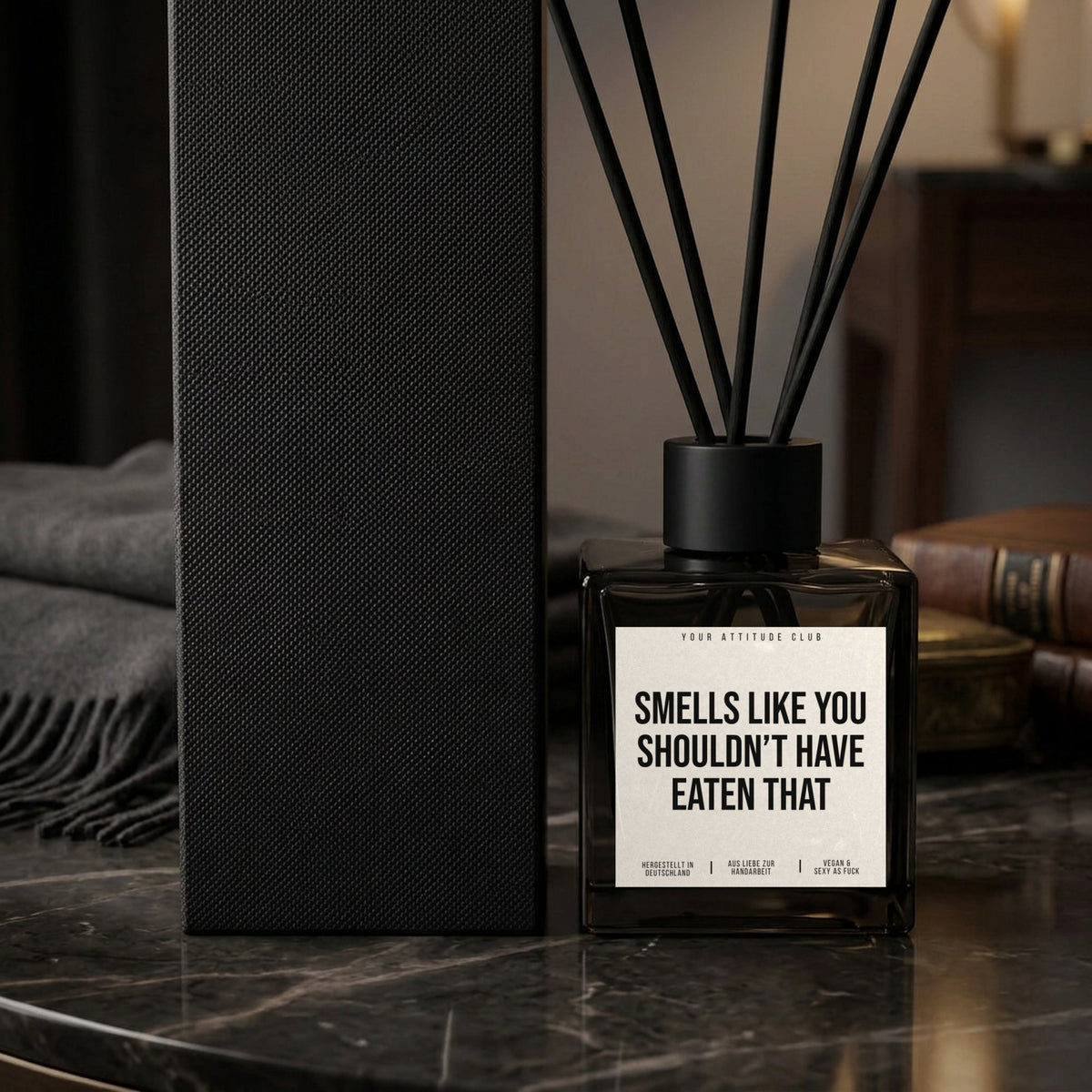 Diffusor Smells like you shouldn’t have eaten that. Nahaufnahme weißes Etikett