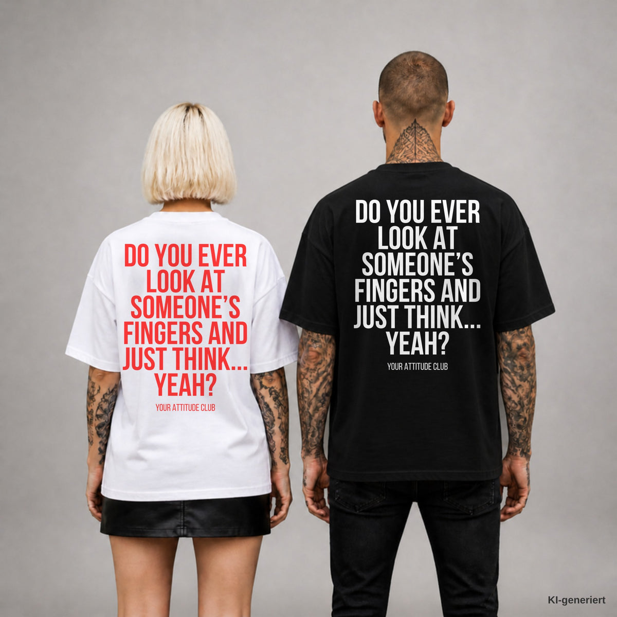 DO YOU EVER LOOK AT SOMEONE’S FINGERS AND JUST THINK... YEAH? – Oversize T-Shirt Unisex mit Backprint, Frau in Weiß mit rotem und Mann in Schwarz mit weißem Aufdruck