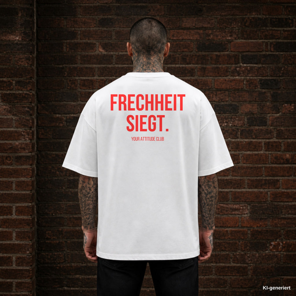 FRECHHEIT SIEGT. – weißes Oversize T-Shirt mit rotem Backprint, Herren