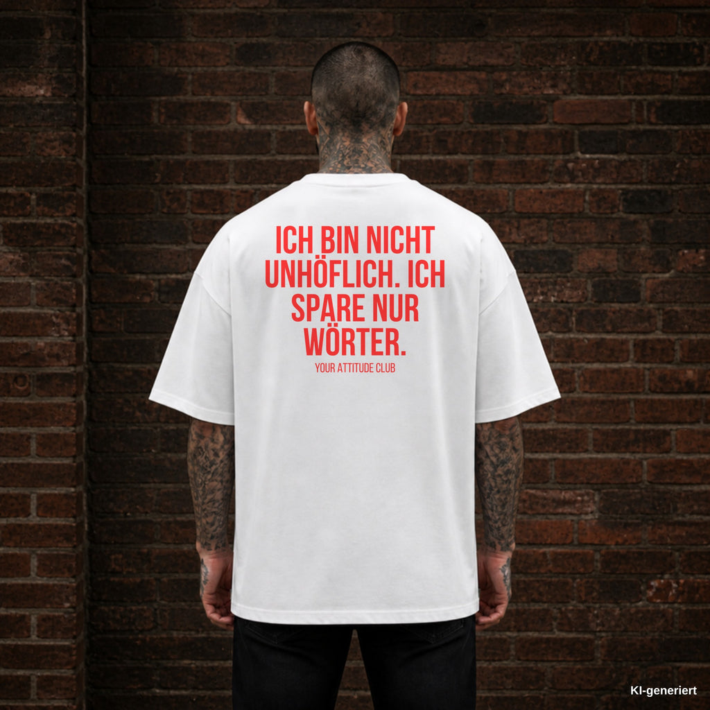 ICH BIN NICHT UNHÖFLICH. ICH SPARE NUR WÖRTER. – weißes Oversize T-Shirt mit rotem Backprint, Herren
