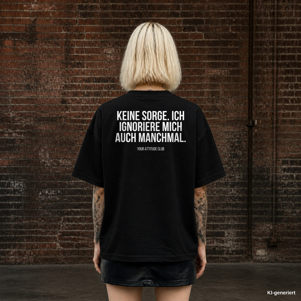 KEINE SORGE. ICH IGNORIERE MICH AUCH MANCHMAL. – schwarzes Oversize T-Shirt mit weißem Backprint, Damen