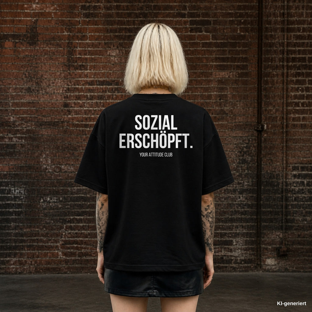 SOZIAL ERSCHÖPFT. – schwarzes Oversize T-Shirt mit weißem Backprint, Damen