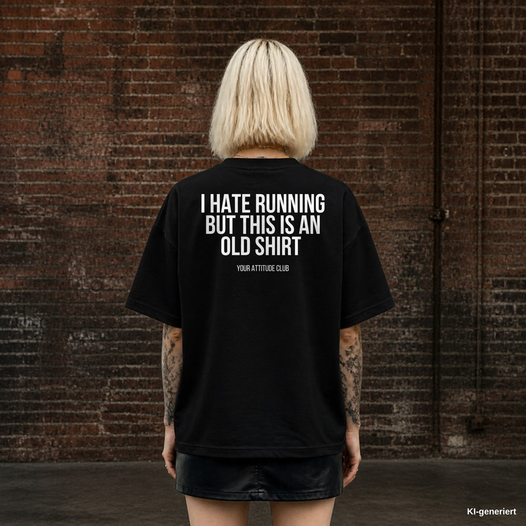 I HATE RUNNING BUT THIS IS AN OLD SHIRT – schwarzes Oversize T-Shirt mit weißem Backprint, Damen