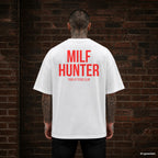 MILF HUNTER – weißes Oversize T-Shirt mit rotem Backprint, Herren